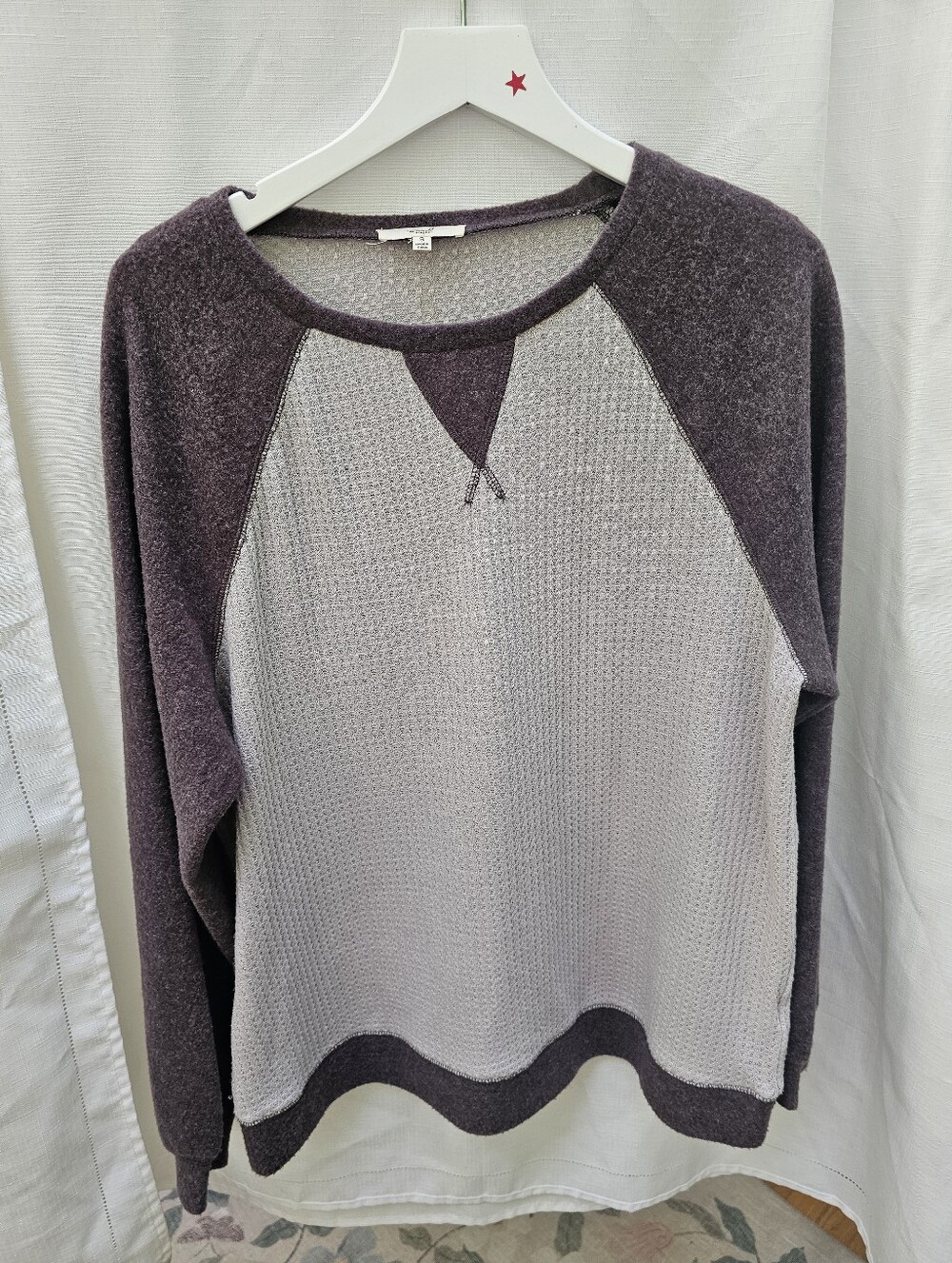 Easel Los Angeles Colorblock Thermal Raglan Sweater Women's size Small